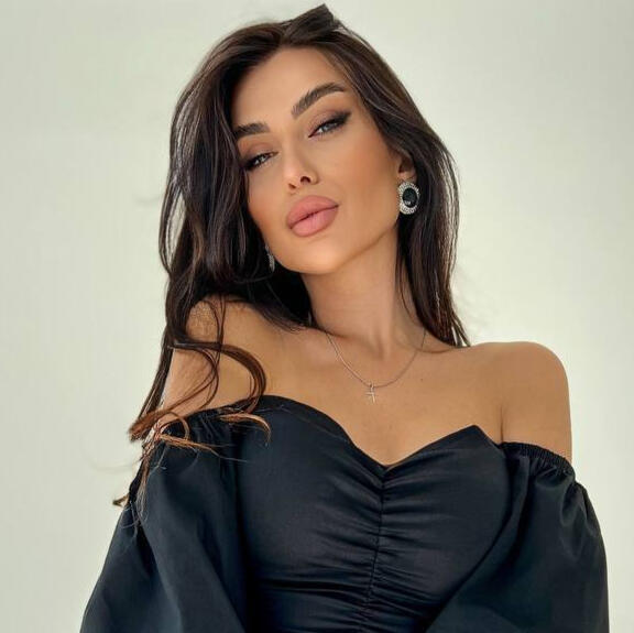 Трендовий жіночий одяг для магазинів — оптові ціни Стильна модель у чорному святковому топі, жіночий одяг оптом Україна.